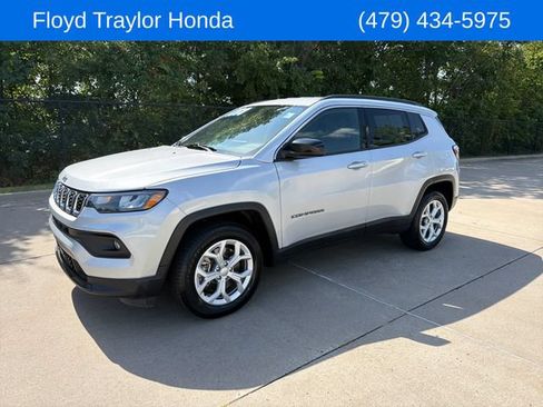 Used 2024 Jeep Compass Latitude AWD/4WD image 1