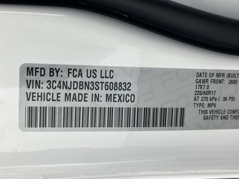 New 2025 Jeep Compass Latitude image 8