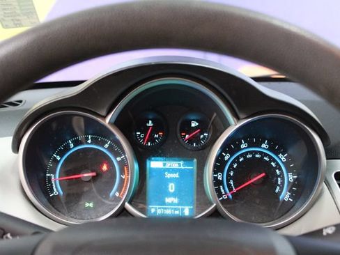 Used 2015 Chevrolet Cruze LS FWD image 17