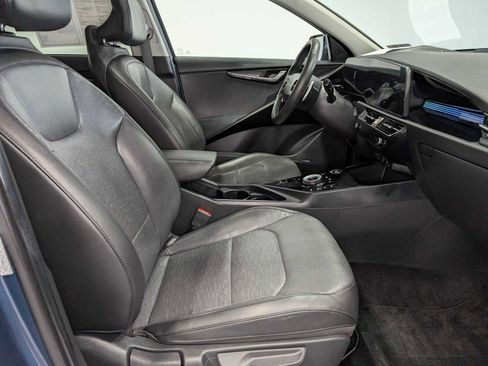 Certified 2023 Kia Niro SX Touring FWD image 48
