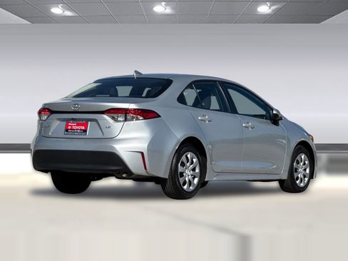 Used 2025 Toyota Corolla LE image 3