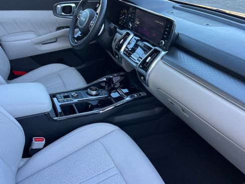 Used 2023 Kia Sorento SX Prestige image 17