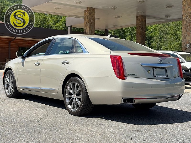 Used 2013 Cadillac XTS Luxury w/ Driver Awareness Package AWD/4WD image 4