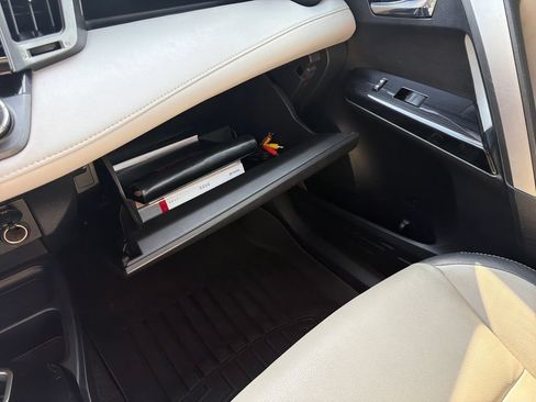 Used 2017 Toyota RAV4 Limited FWD image 32