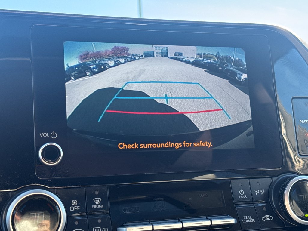 Used 2024 Toyota Highlander XLE AWD/4WD image 25