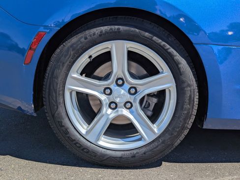 Used 2018 Chevrolet Camaro LT RWD image 40