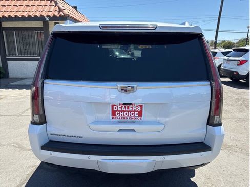 Used 2019 Cadillac Escalade Premium Luxury AWD/4WD image 4