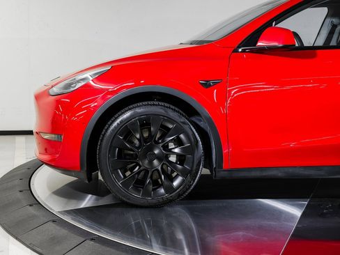 Used 2021 Tesla Model Y Long Range image 11