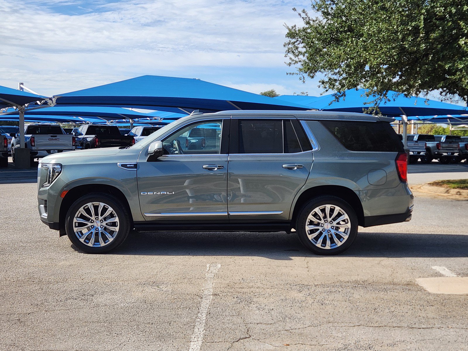Used 2023 GMC Yukon Denali w/ Max Trailering Package AWD/4WD image 3