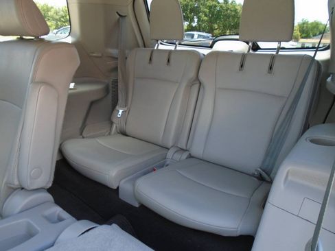 Used 2012 Toyota Highlander Limited w/ Tow Pkg FWD image 11