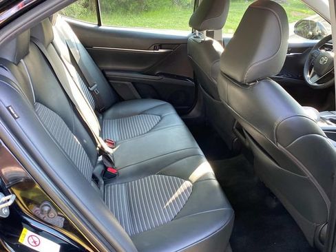 Used 2018 Toyota Camry SE FWD image 32