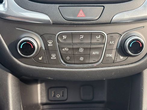 Used 2018 Chevrolet Equinox LT image 11