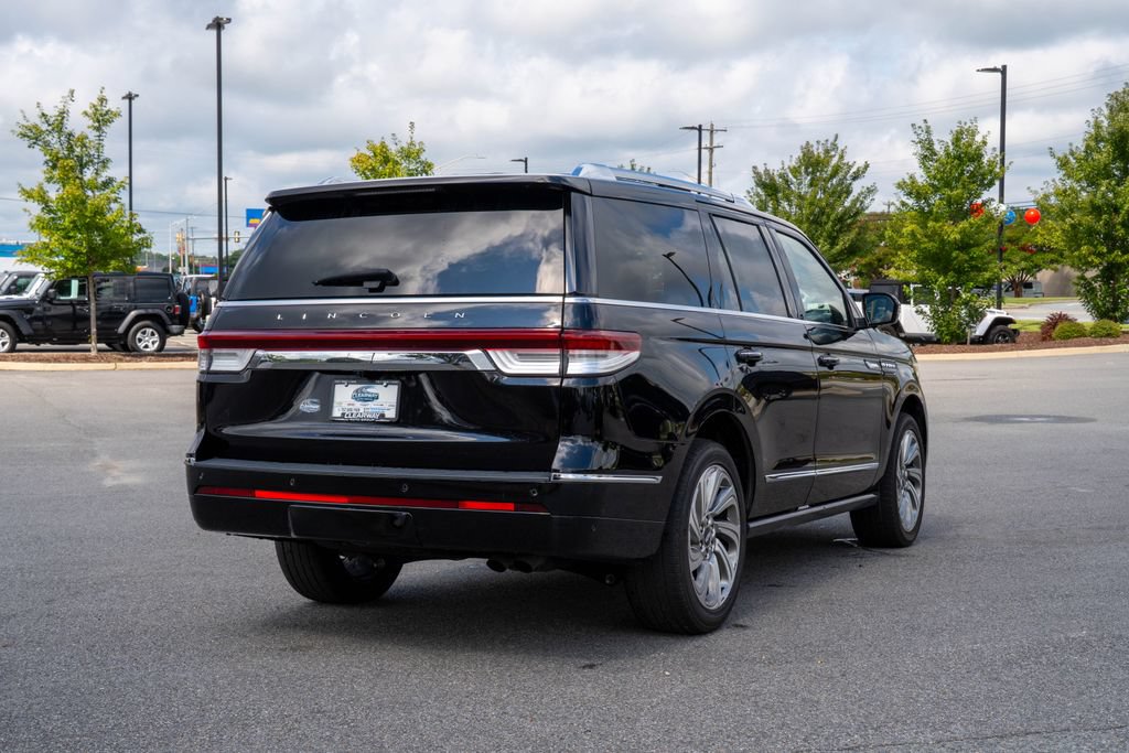 Used 2024 Lincoln Navigator Reserve AWD/4WD image 7