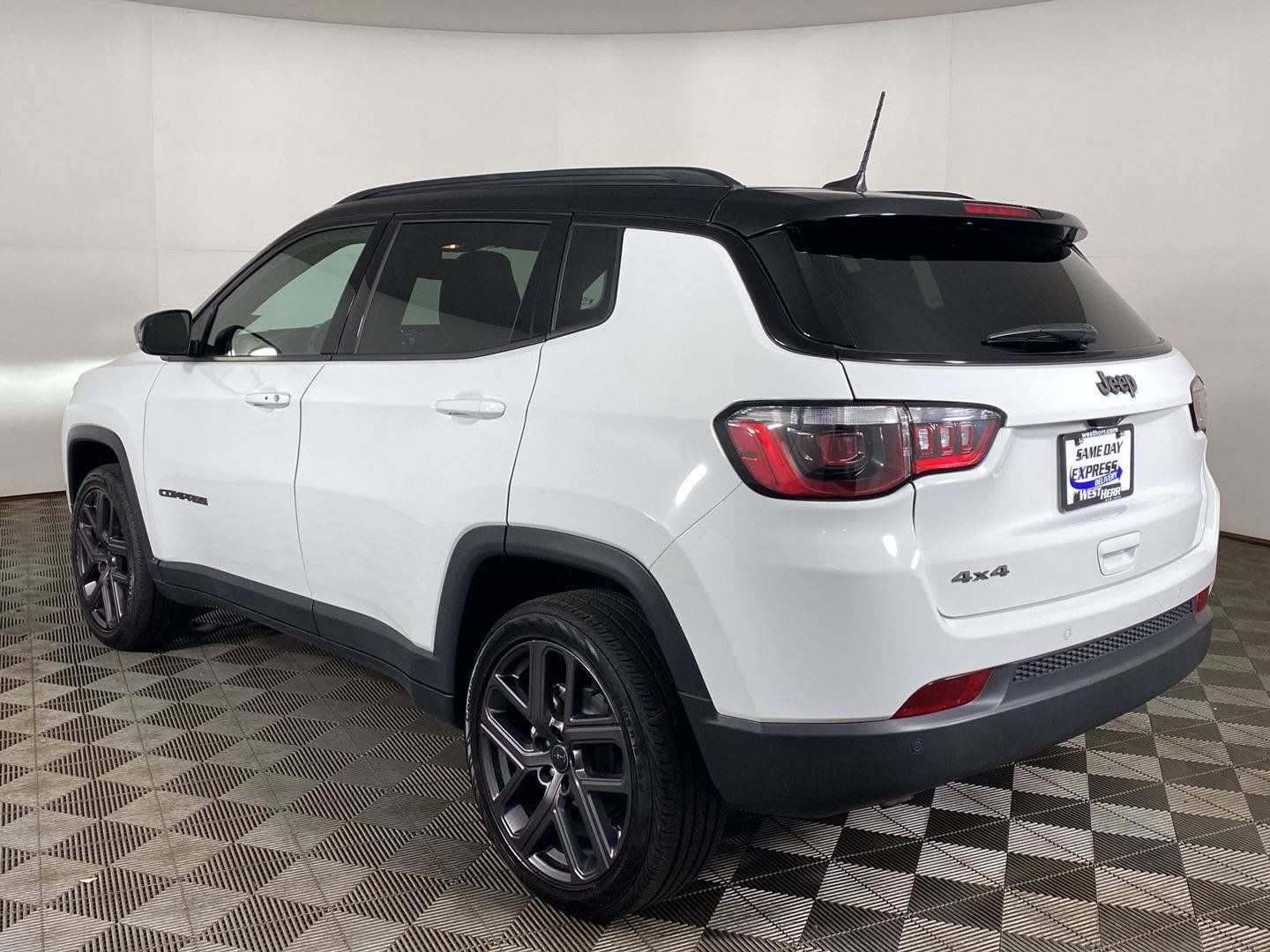 Used 2026 Jeep Compass Limited AWD/4WD image 3