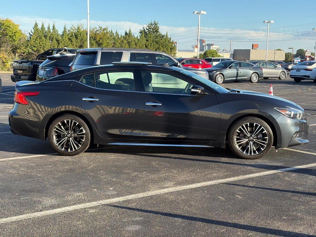 Used 2016 Nissan Maxima Platinum w/ Interior Lighting Package FWD image 4