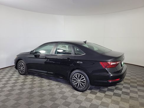 Used 2021 Volkswagen Jetta SE FWD image 3
