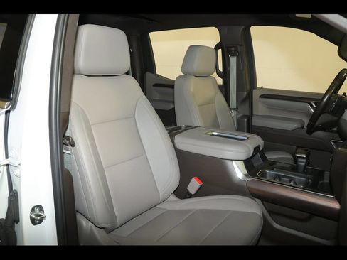 Used 2022 GMC Sierra 1500 SLT w/ SLT Convenience Package AWD/4WD image 36