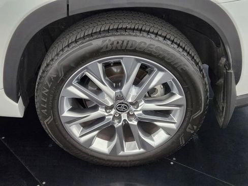 Used 2023 Toyota Highlander Limited AWD/4WD image 11