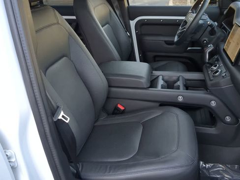 Used 2025 Land Rover Defender 110 X-Dynamic SE image 23