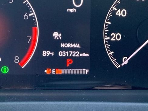 Used 2023 Honda Pilot Touring image 14