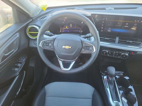 New 2025 Chevrolet Trax LT w/ LT Convenience Package image 14