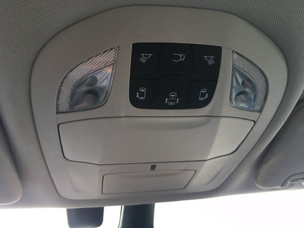 Used 2017 Chrysler Pacifica Limited FWD image 15