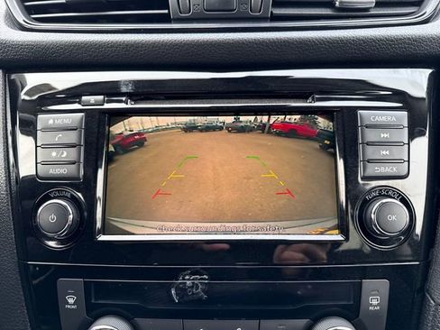 Used 2019 Nissan Rogue SV image 25