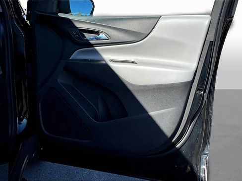 Used 2024 Chevrolet Equinox LT image 17