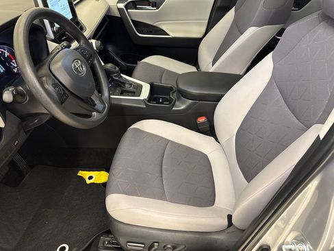 Used 2025 Toyota RAV4 XLE w/ Convenience Package FWD image 18