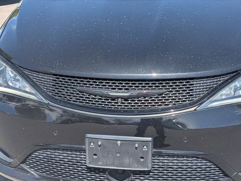 Used 2018 Chrysler Pacifica Limited w/ Advanced Safetytec Group image 12