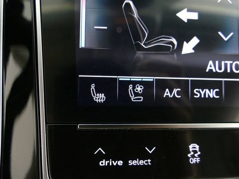 Used 2023 Audi Q8 Prestige w/ Prestige Package AWD/4WD image 20