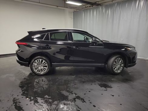 Used 2023 Toyota Venza XLE AWD/4WD image 9