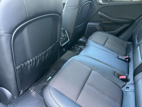 Certified 2025 Porsche Macan AWD/4WD image 13