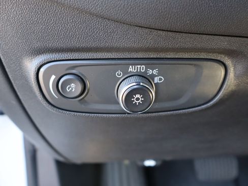Used 2023 Chevrolet Equinox LT FWD image 17