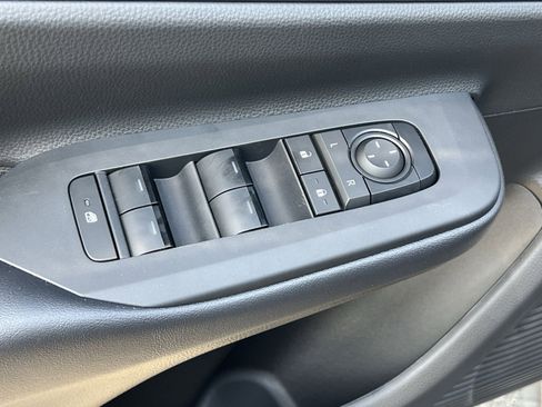 New 2026 Toyota Prius Plug-In Hybrid FWD image 11