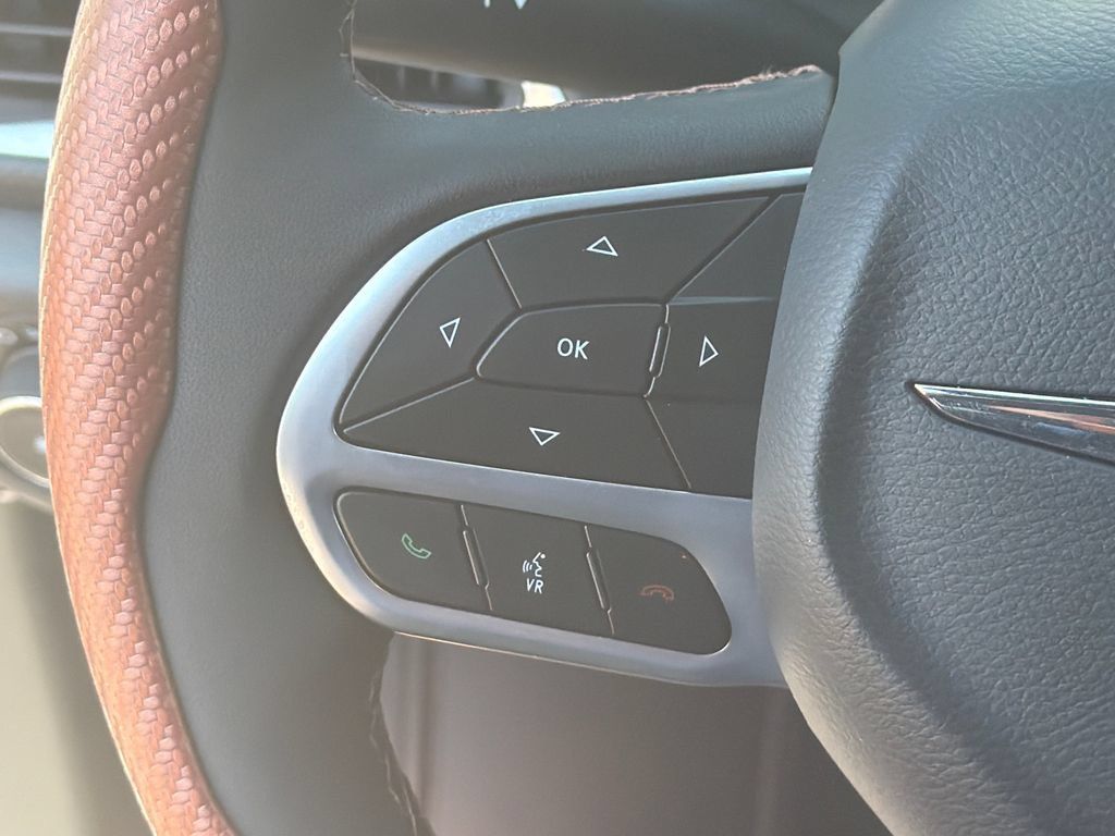 Used 2026 Chrysler Pacifica Pinnacle FWD image 27
