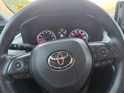 Used 2021 Toyota RAV4 XLE w/ Convenience Package FWD image 12