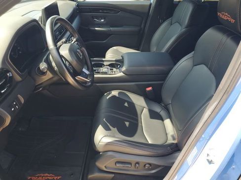 Used 2025 Honda Pilot TrailSport image 6
