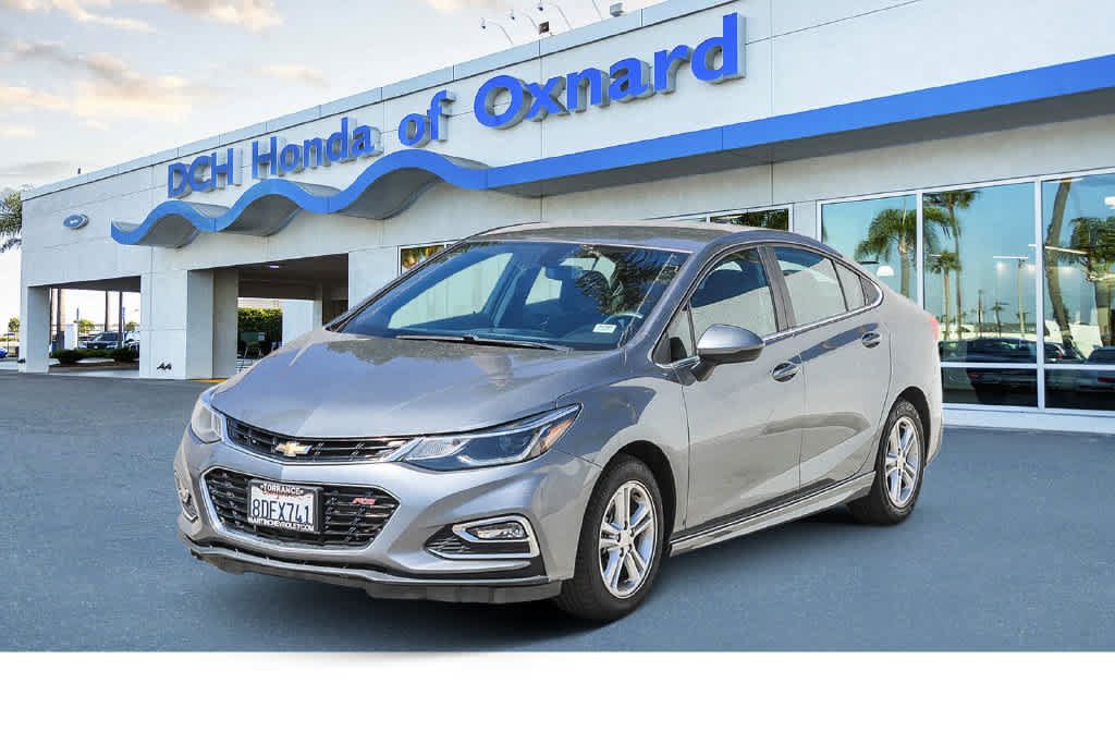 Used 2018 Chevrolet Cruze LT w/ RS Package FWD image 2