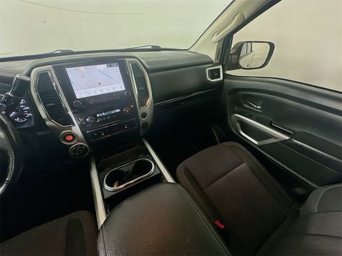 Used 2021 Nissan Titan SV w/ SV Convenience Package image 11