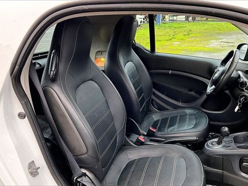 Used 2016 smart fortwo Prime image 9