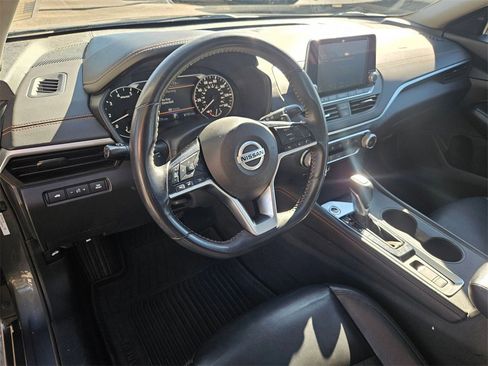 Used 2021 Nissan Altima 2.5 SR w/ SR Premium Package image 12