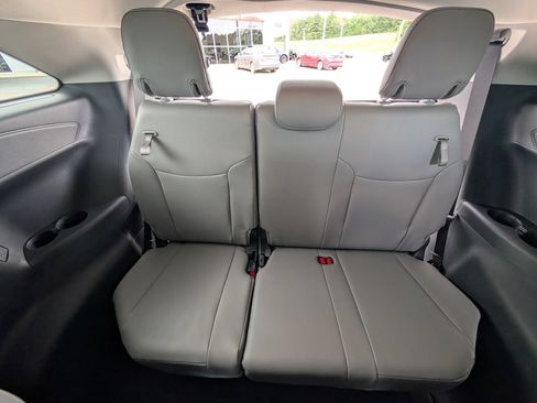 New 2026 Toyota Sienna XLE FWD image 30