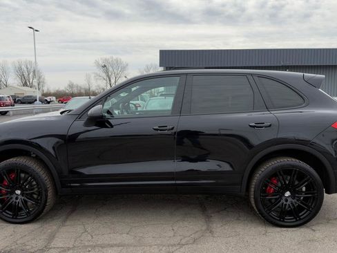Used 2015 Porsche Cayenne Turbo image 7