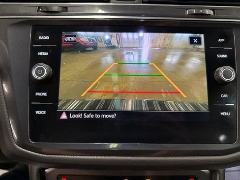 Used 2022 Volkswagen Tiguan SE R-Line AWD/4WD image 15