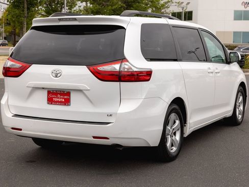 Used 2017 Toyota Sienna LE FWD image 5