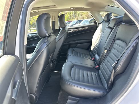 Used 2018 Ford Fusion SE w/ Fusion SE Technology Package image 31