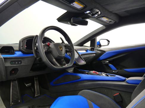 Used 2024 Lamborghini Revuelto image 26