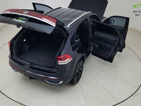 Used 2024 Volkswagen Atlas Cross Sport SE w/ Black Wheel Package FWD image 82