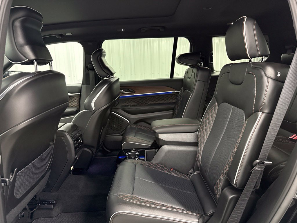 Used 2025 Jeep Grand Cherokee L Summit AWD/4WD image 10
